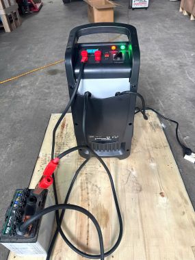MÁY SẠC ÁC QUY VÀ KHỞI ĐỘNG NHANH F2500A